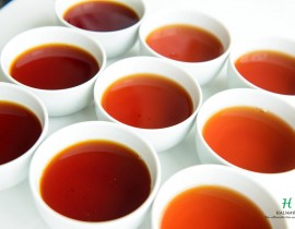Tea cups in varieties licker