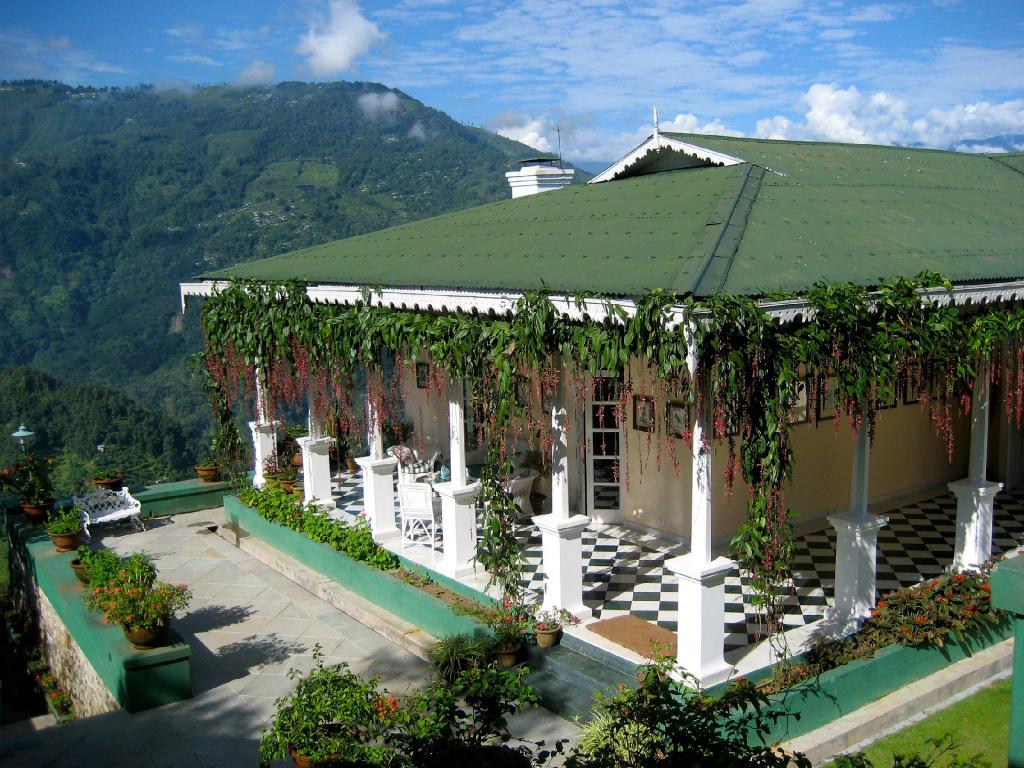 Glenburn Tea Estate in Darjeeling